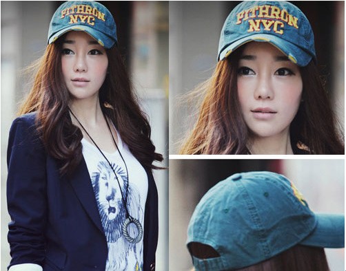 　　復(fù)古棒球帽這樣搭，搭出古典女人味