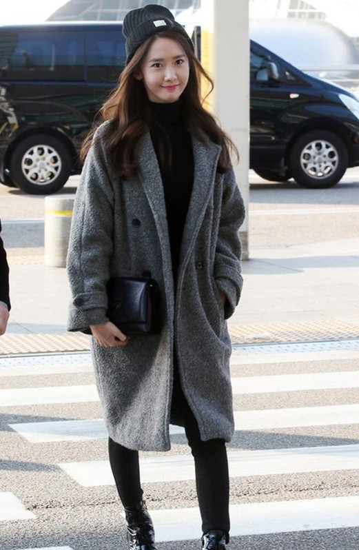 明星黑灰色毛線(xiàn)帽