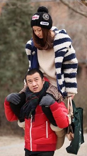 《裸婚時(shí)代》姚笛捧紅球球針織帽，《小爸爸》圍巾要火