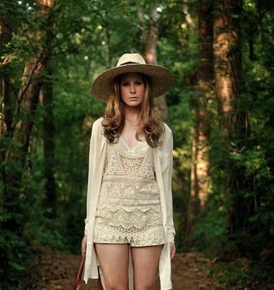 打造秋冬完美風(fēng)格，防曬大沿帽不可少