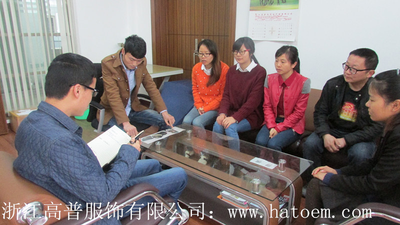 義烏市“清山河，美商城”，20年老帽廠黨員參加義工活動(dòng)