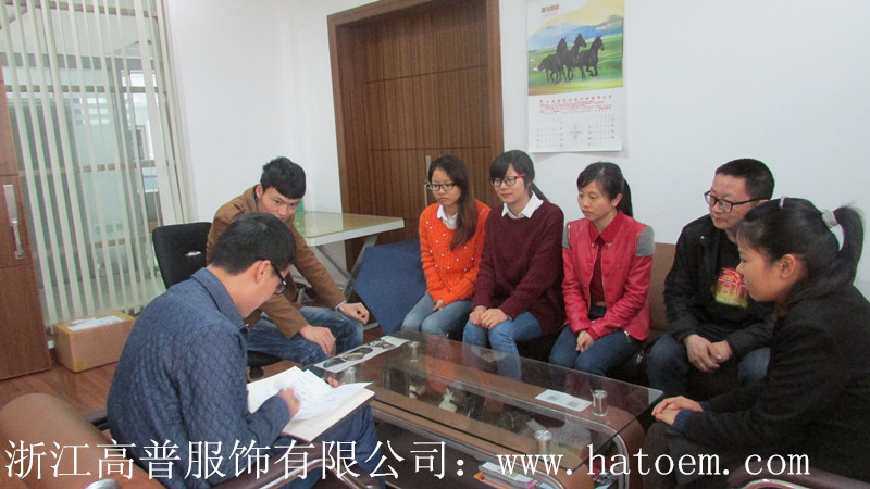 義烏市“清山河，美商城”，20年老帽廠黨員參加義工活動(dòng)