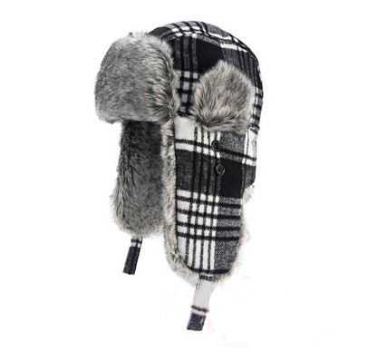 女式風(fēng)雪帽,會(huì)增添很多女孩子喜歡的元素. 