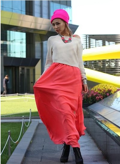 多色針織帽搭配針織衫，讓這個冬季保暖又時尚